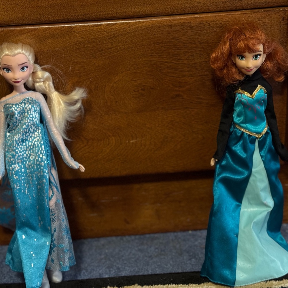 Disney Frozen Princess Dolls - Elsa and Anna